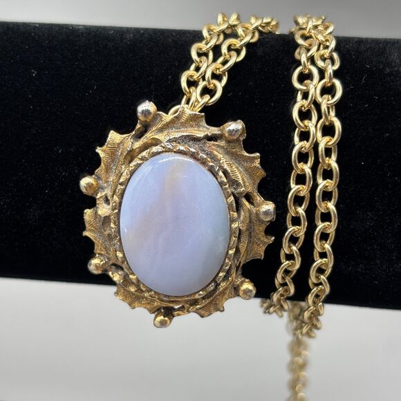 Vintage Blue Chalcedony Agate Cabochon Pendant Necklace Gold Tone Ornate 28" - Picture 3 of 9